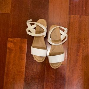 White city classified comfort sandals size 8